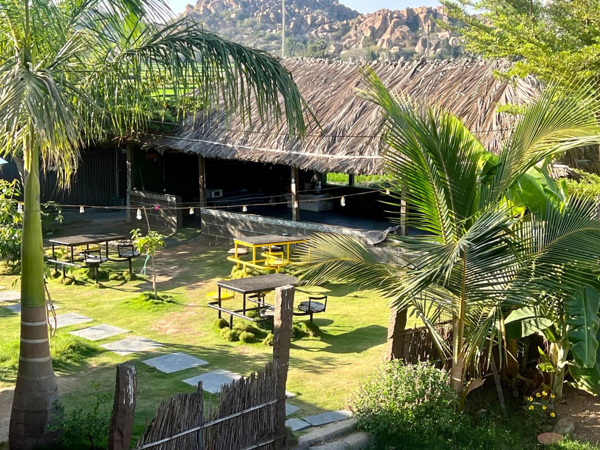 Hippie Land Hampi Hotel Exterior foto